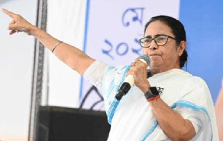 ममता बनर्जी ने बीजेपी-कांग्रेस-सीपीआई-एम को कहा नौकरी खाने वाले